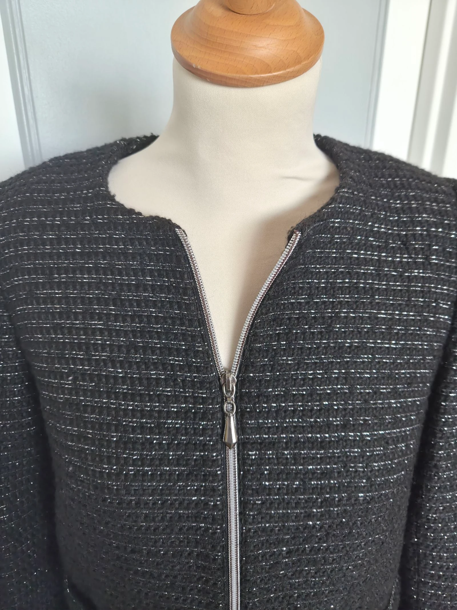 Tara Jarmon black blazer/vest with silver threads Size M – photo 2